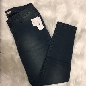 Just Fab light wash jeans